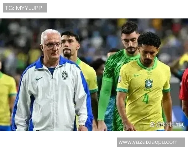 足球球星合影僵硬瞬间揭示了明星背后的真实情感与压力